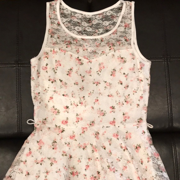 Dresses & Skirts - Lace Dress